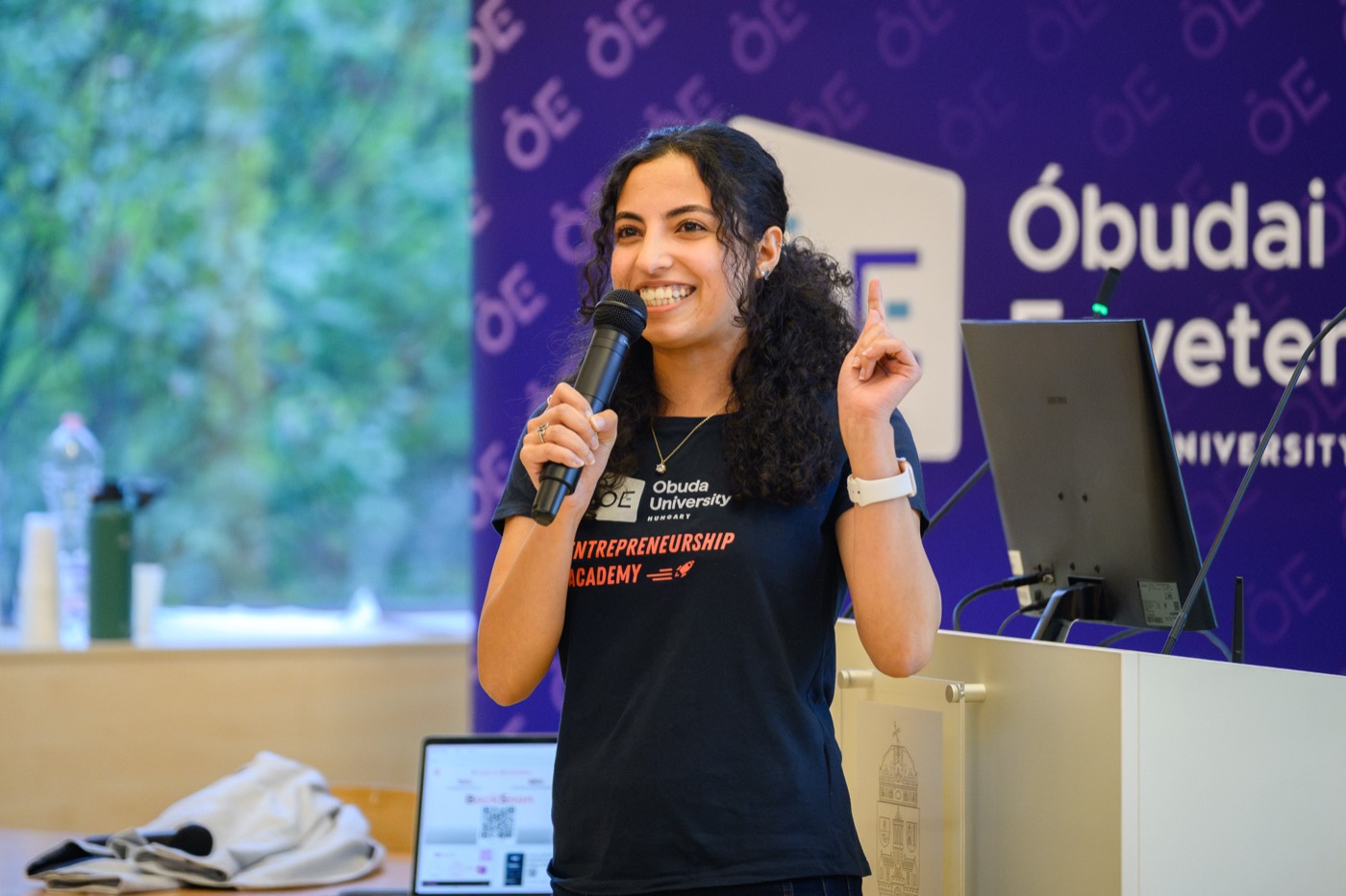 A student pitching at the Entrepreneurship Academy, Óbuda University