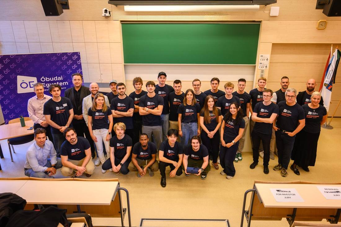The cohort, mentors and team together after Pitch Day
